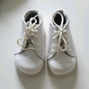 Stride Rite Elliot White baby bootie unisex